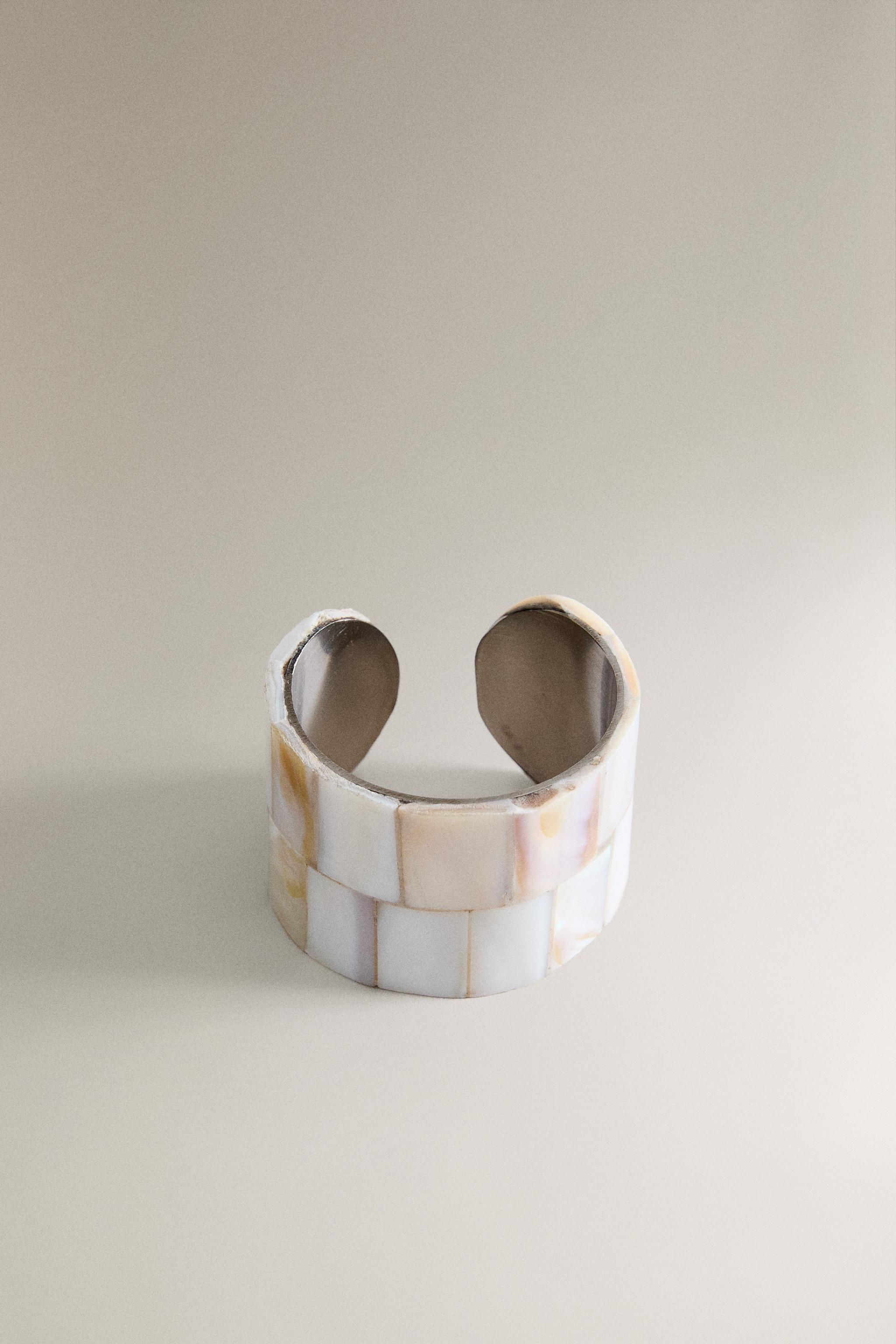 SET OF MOTHER-OF-PEARL NAPKIN RINGS (SET OF 4)